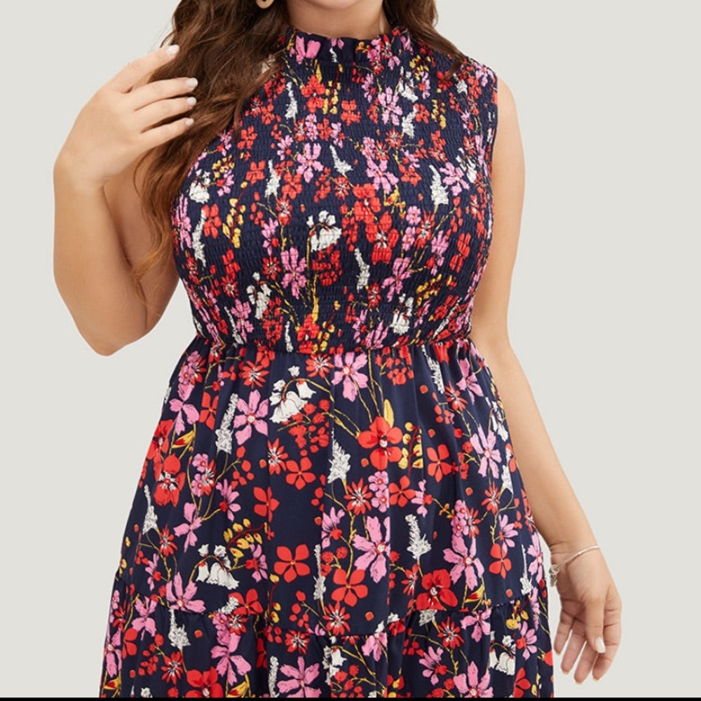 NWT floral pocket dress with mock neck and button closure . - Picture 5 of 8